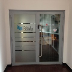 Декоративная плёнка (ETCH) на дверь с логотипом